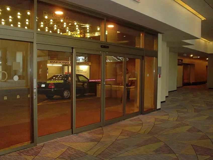 Puerta automática con sensor en Canadá